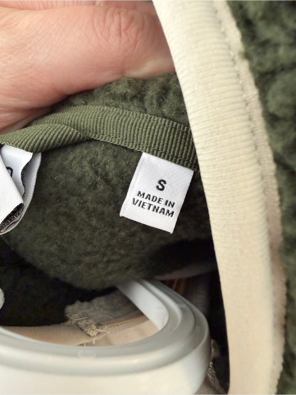 Aritzia polartec thermal pro peak zip hoodieGreen Sherpa Hooded Zip Jacket - Picture 3 of 4